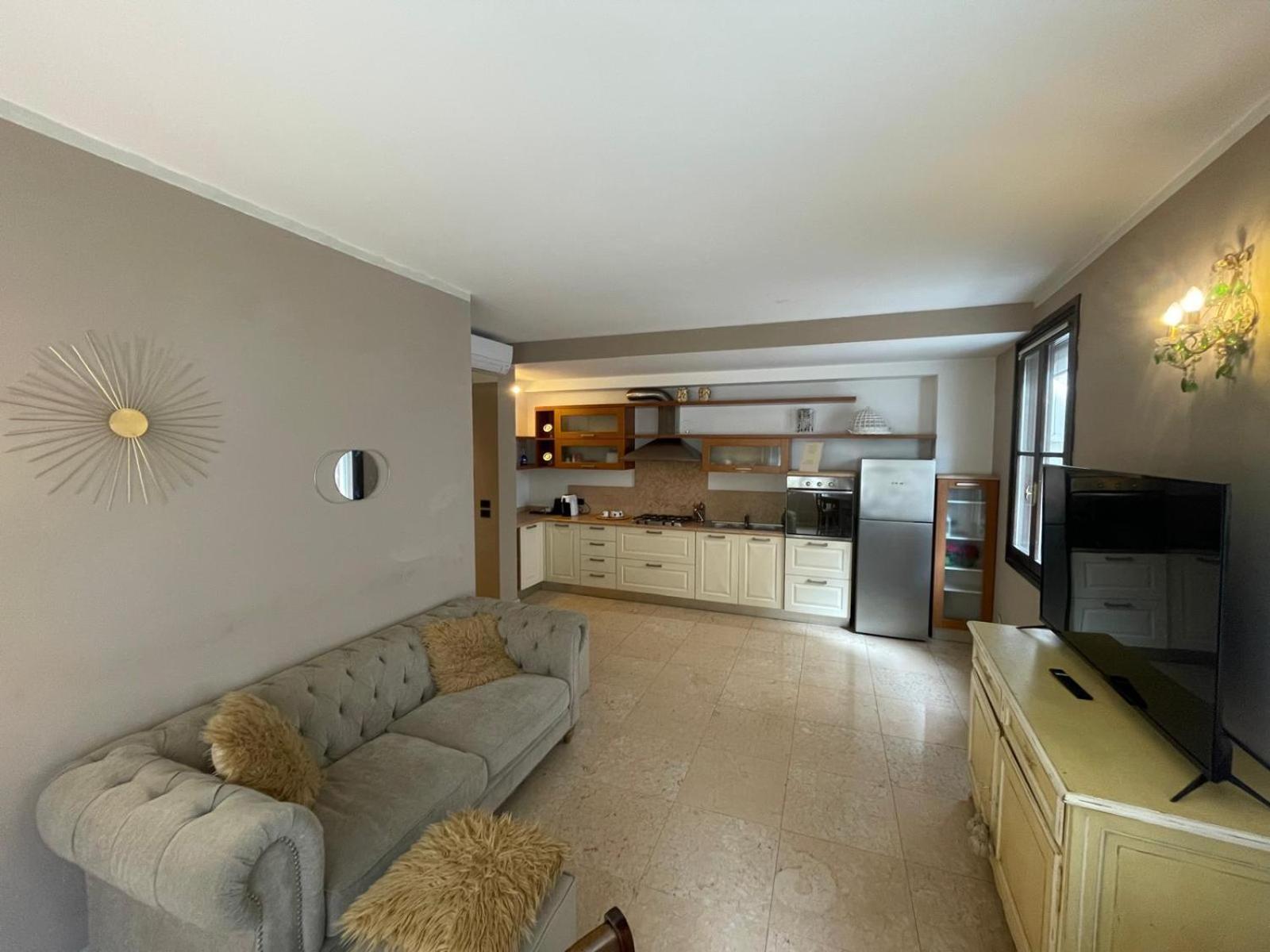 Prestige Suite סירמיונה מראה חיצוני תמונה